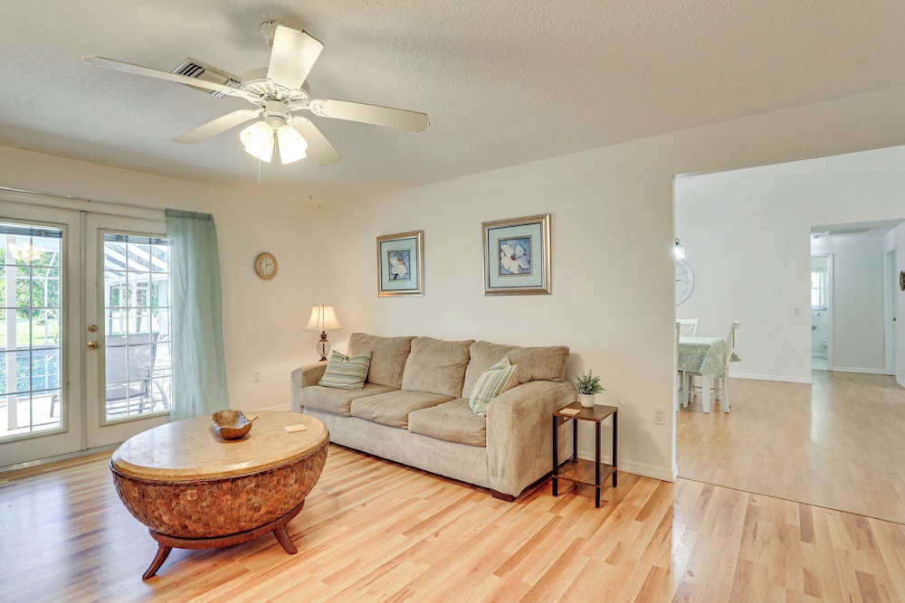 Sunny Sarasota Stay: Screened Pool + Pet Friendly