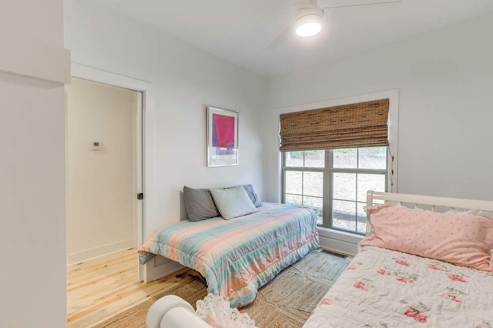 Modern Home Near Lake Martin: Fishing Pond On-site view 4