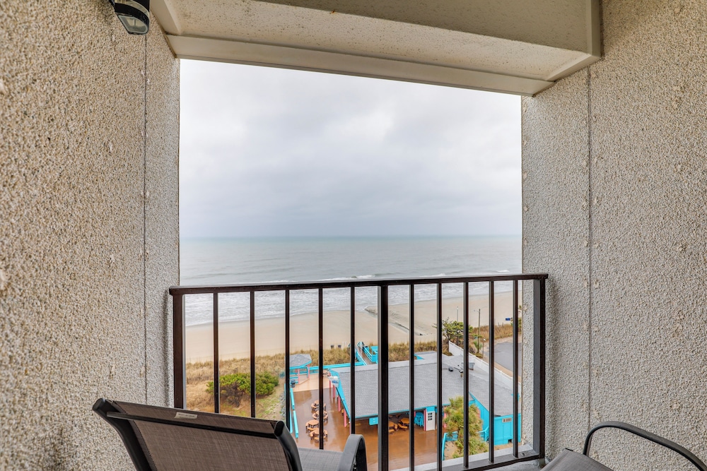 Steps to Sand: Condo w/ Pools in Myrtle Beach