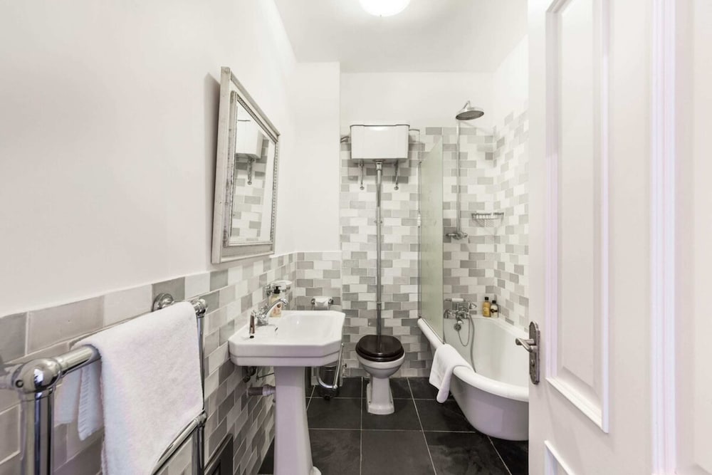 Elegant, Airy 2 Bedroom Flat in Paddington