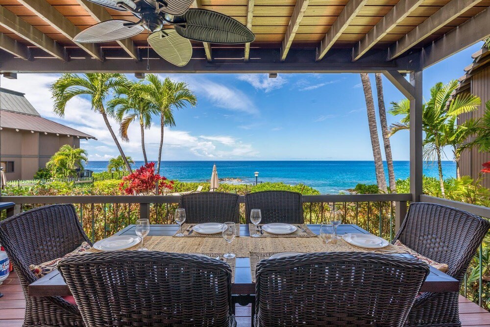 Air-conditioned Ocean Front Hawaii Townhome! - Sleeps 6 - Vrkcv