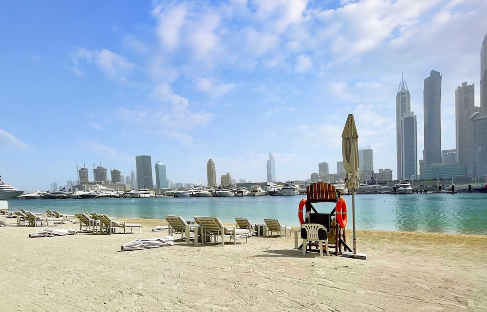 LUX The Marina Vista Beachfront Suite 5