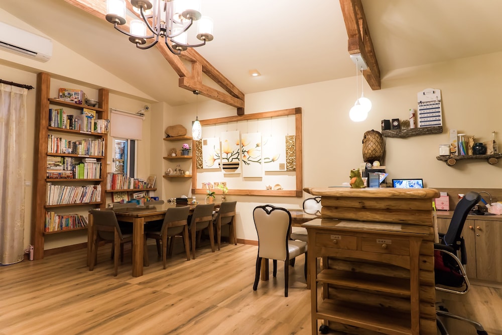 Books & Woods B&B