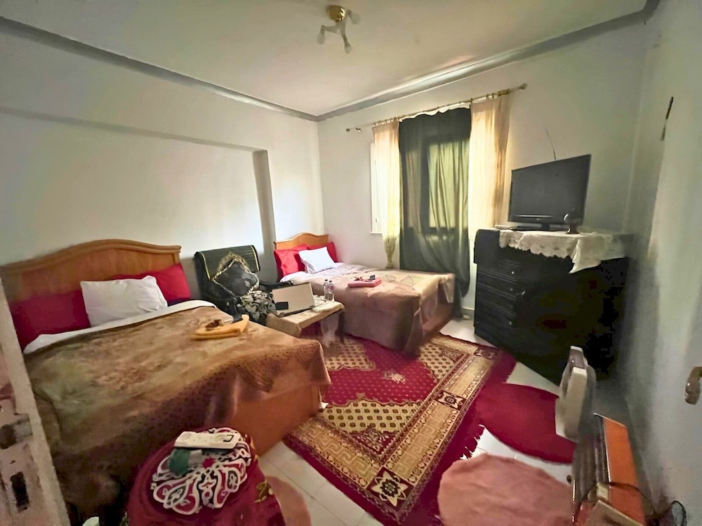 Gadou 2BR Apt w Kitchen Balcony - Port Said