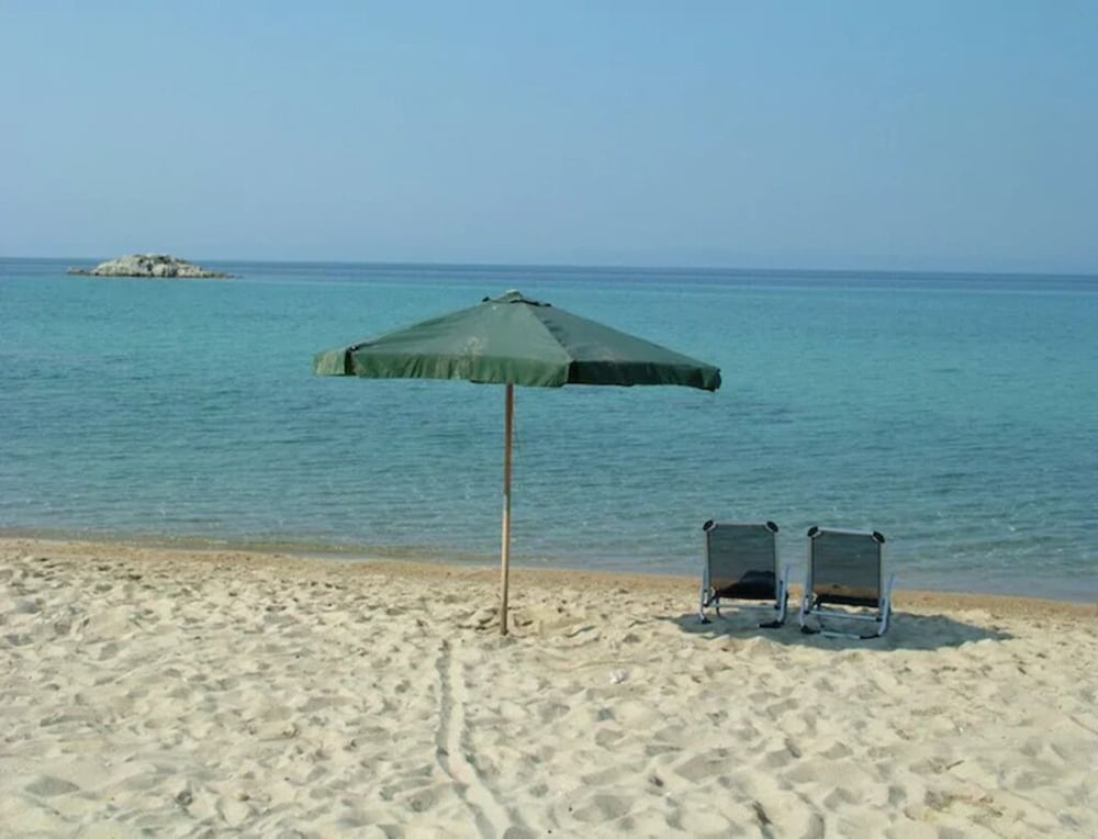 Spacious Maisonette on the "eu Blue Beach" of Kalogria in Sithonia, Greece Num1 view 3