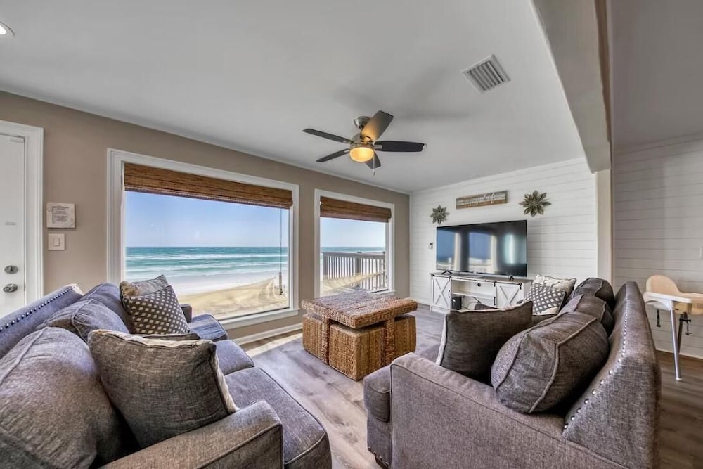 Green Reef #6- Beachfront Bliss