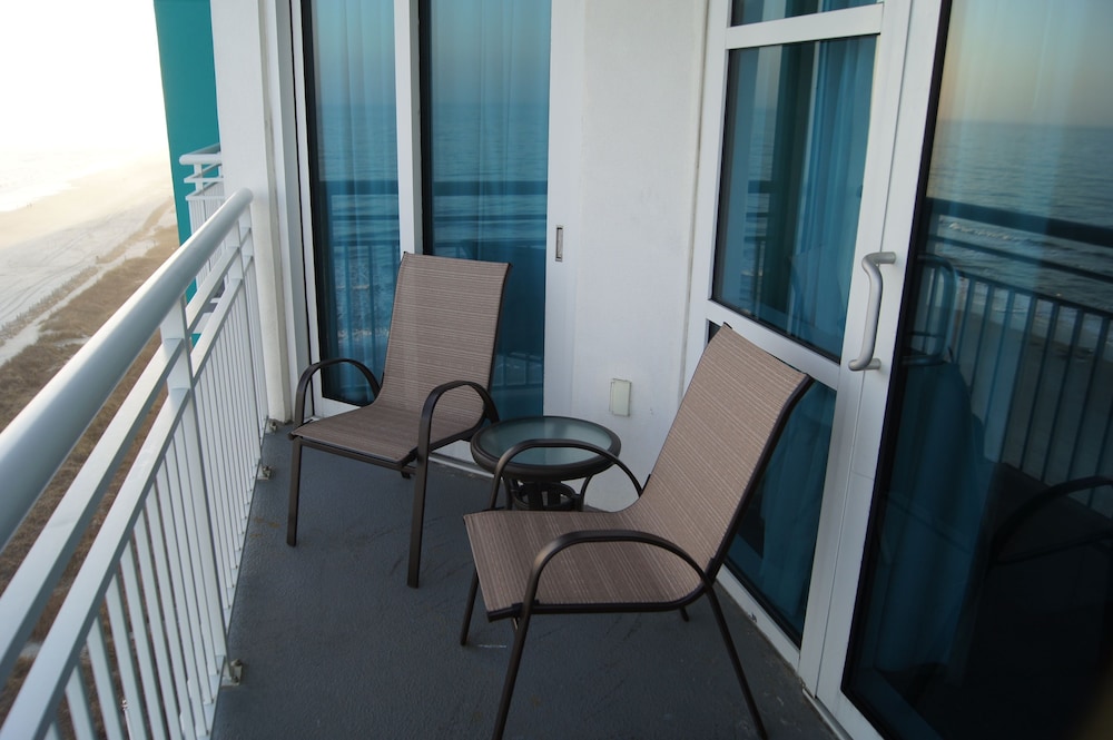 Seaside Resort 1003 3 Bedroom Condo by RedAwning