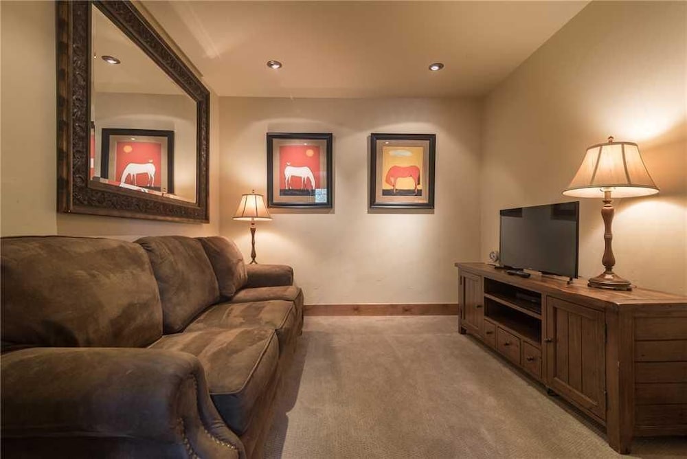 5112 Emerald Lodge, Trappeur's Crossing Apartment 2