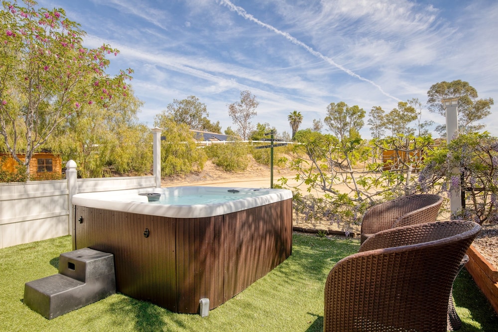 Bear Bridge by Avantstay Hilltop Haven in Temecula w Views Putting Green Hot Tub