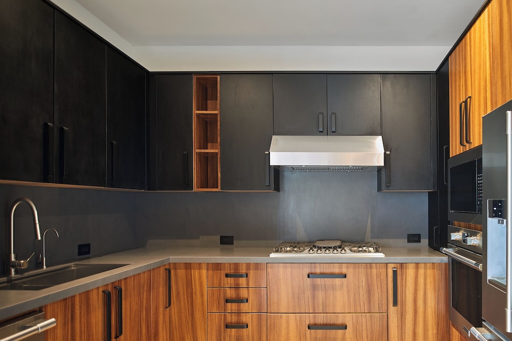 Singular Signature Residences
