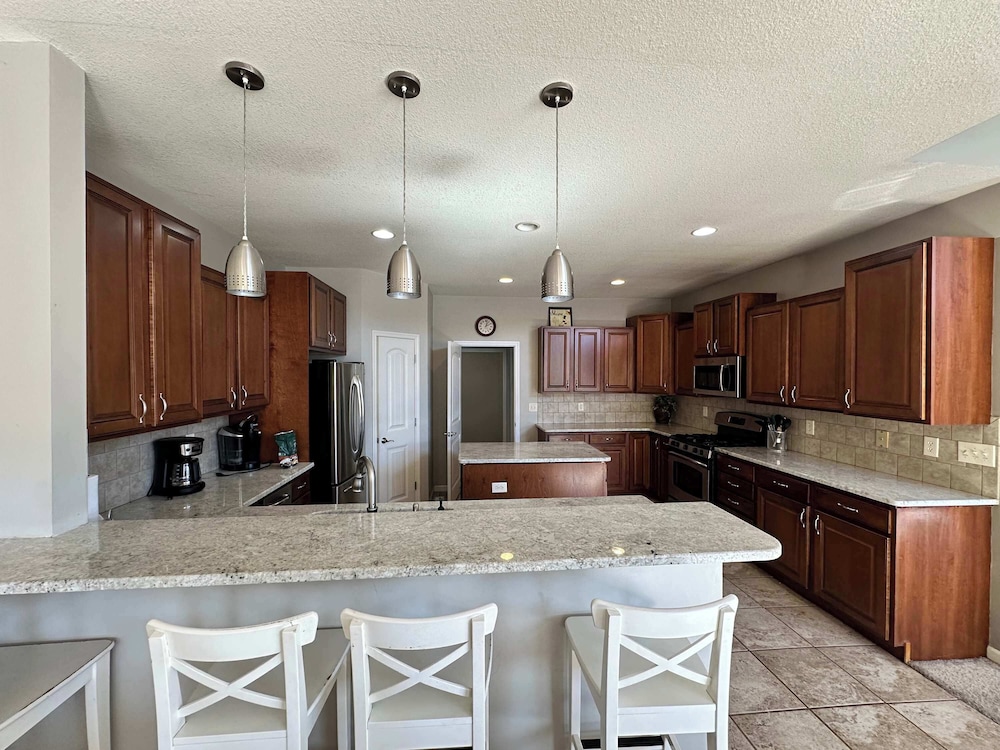 Lake It Easy - Waterfront Getaway With 7 Bedrooms!