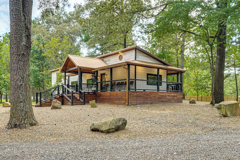 Hike, Fish & Unwind: Cabin w/ Yard in Broken Bow!