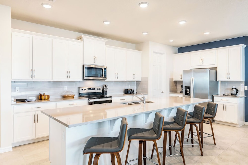 Spacious 9-bedroom Orlando vacation home