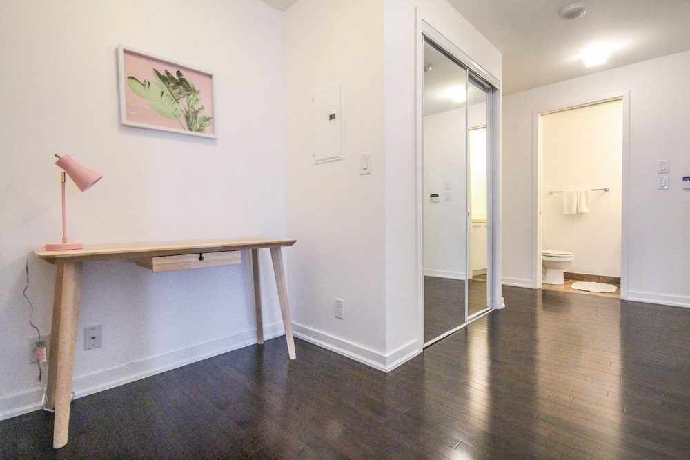 Sarkar Suites - Entertainment District