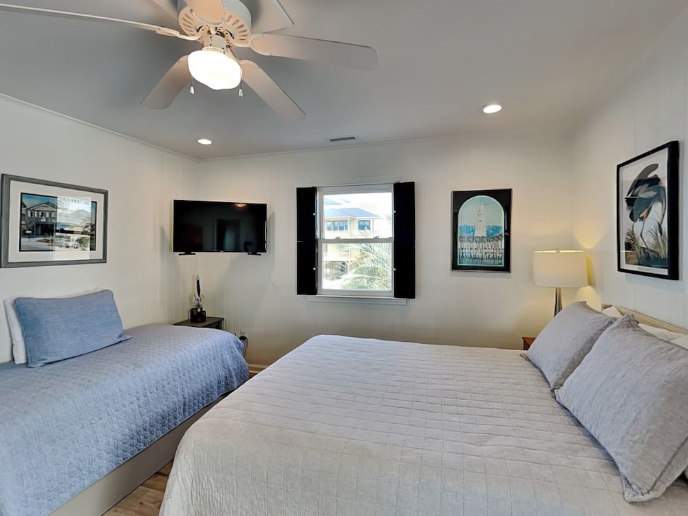 Polly's Place by Topsail Realty
