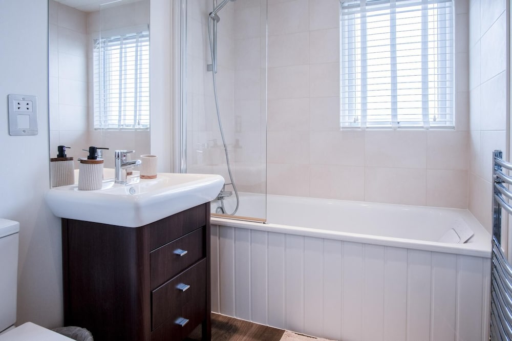 Swallow Lodge - 3 Bedroom Lodge - Wisemans Bridge