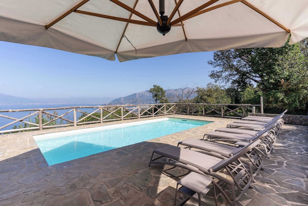 Giulia 3 Villa Apartment Shared Pool Sea Views
