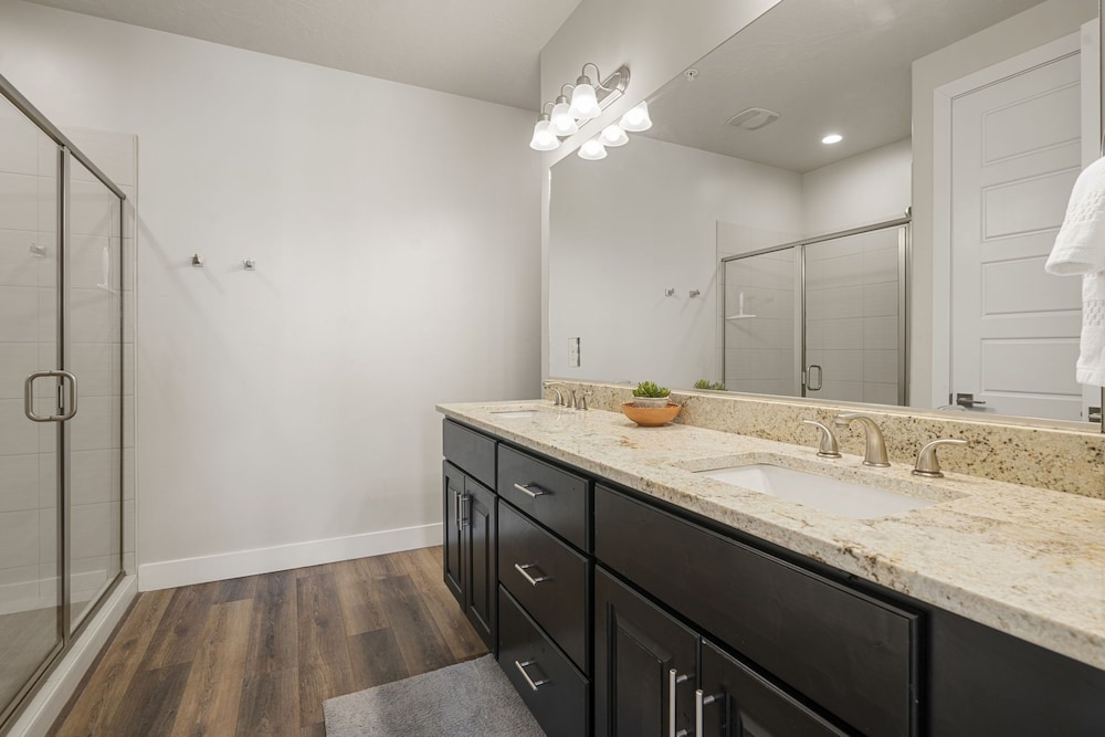 Relax In Style 4 Bedroom Townhouse