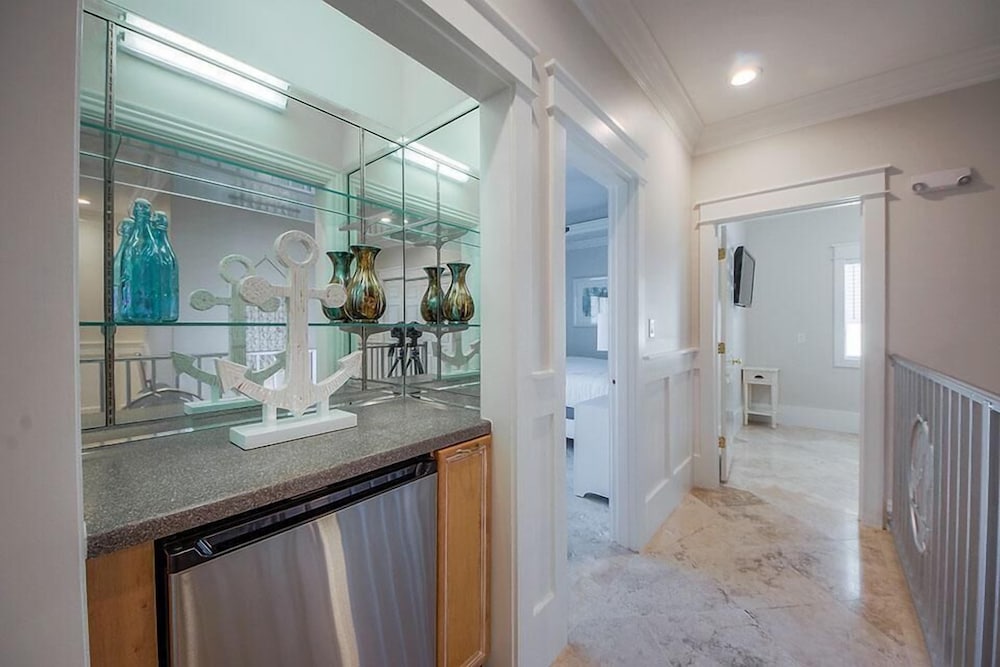 Costa Del Mar 5 Bedroom Holiday Home by Five Star Properties