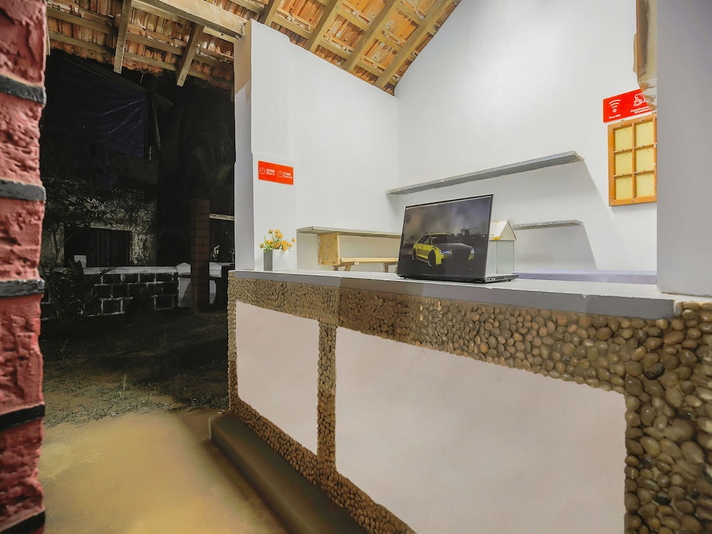 Lobby & Reception