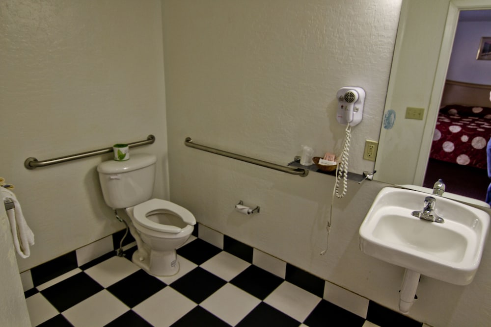 Lake Tahoe Vacations - National 9 Inn - Property Image 8