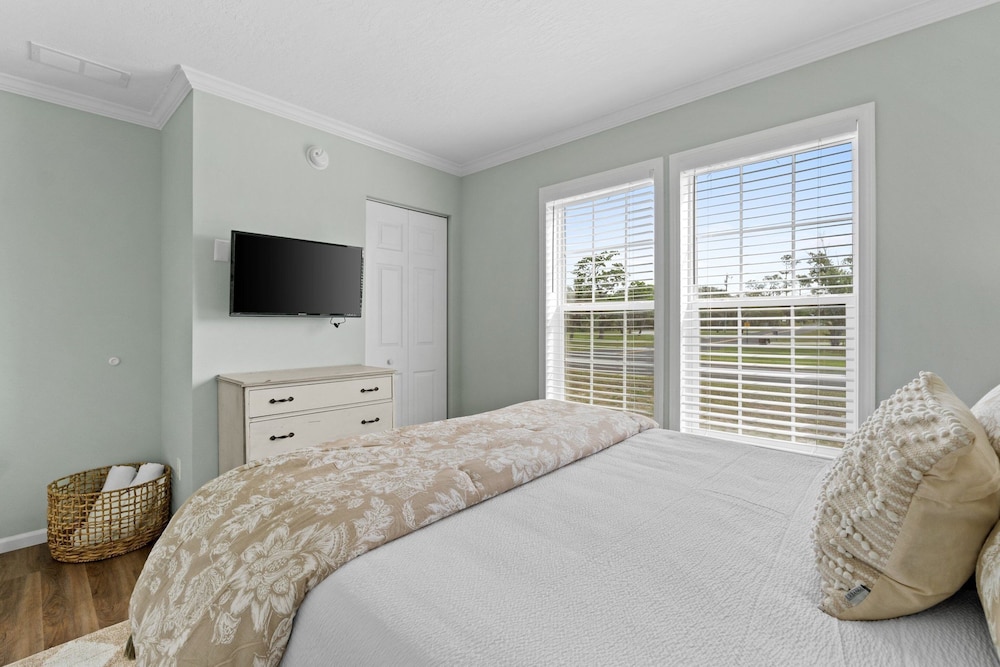 Pet Friendly Beach House - Hakuna Matata