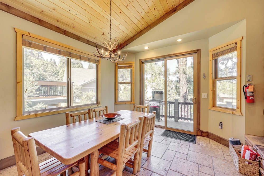 Walkable Big Bear Lake Home w/ Private Hot Tub!