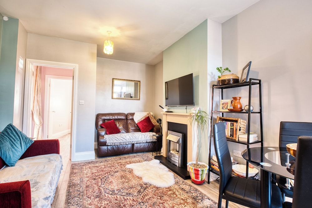 Beach, Dreamland, Restaurants Nearby- Sunny Garden