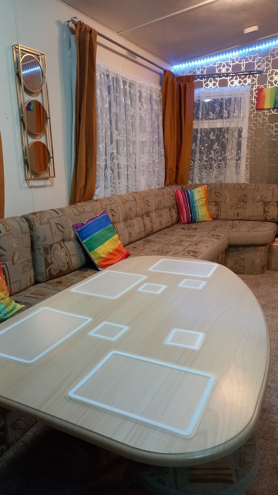 A&P Sheron Holiday Home - Millfields view 2