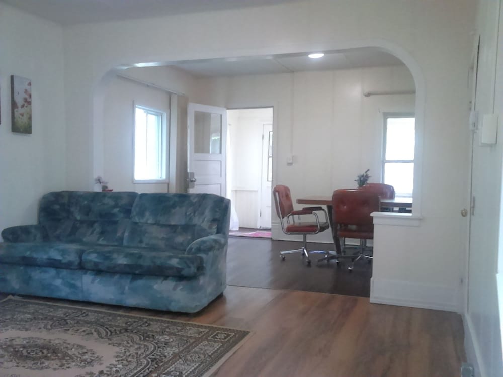 Canora Home Rentals Holiday Cottage