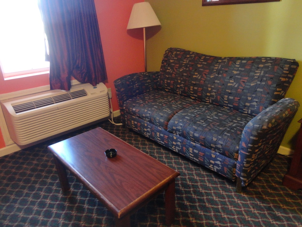 Royal Inn and Suites - Property Image 10