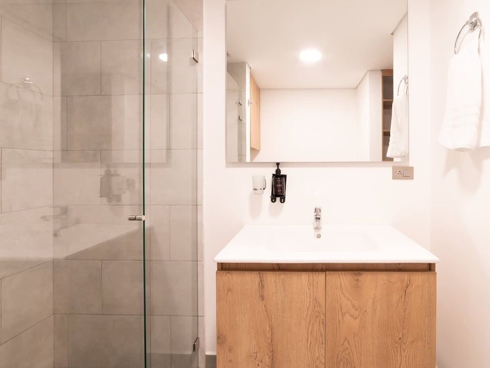 w Laureles 2BR w City Views