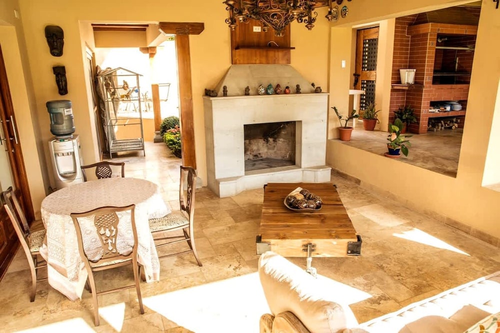 Lujosa Casa Guayllabamba BBQ Jacuzzi Gym Piscina