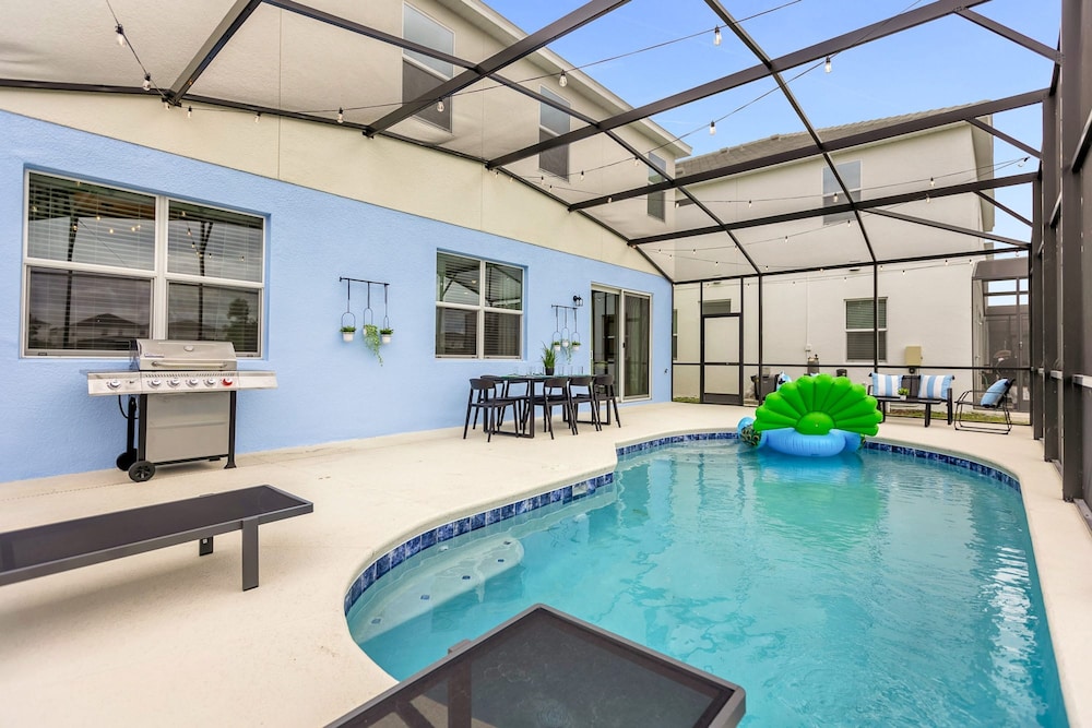 Upstay - Karaoke Casa w Pool Theatre BBQ Games view 3