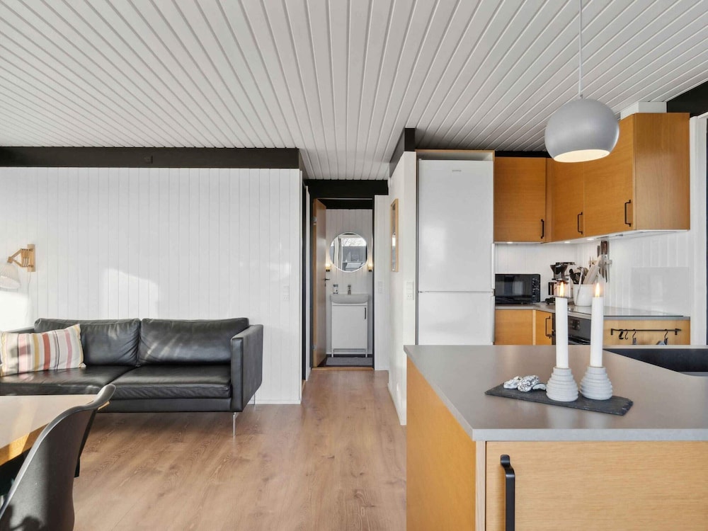 5 Star Holiday Home in Ronde