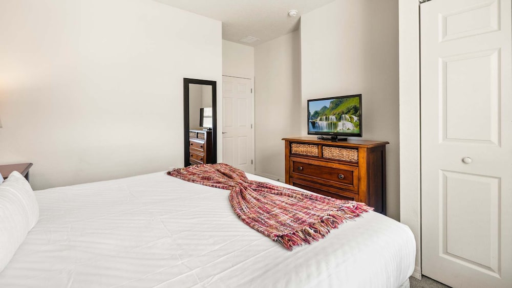 Upstay Modern 3BR Townhome w Pool Near Disney