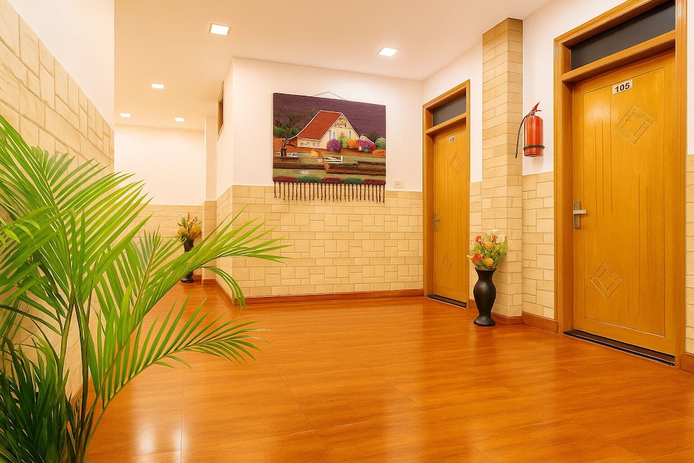 Hotel Shiva Lake - Near Mussoorie Lake