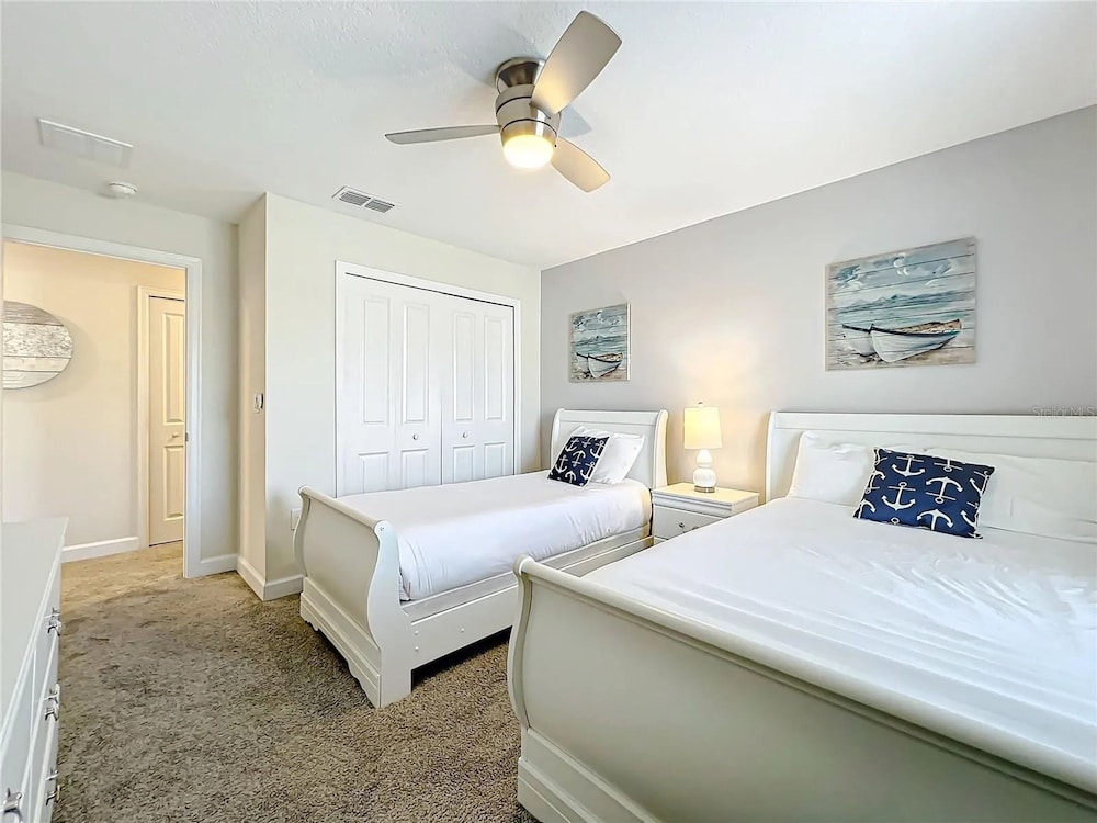 Stunning 4Bd w Pool Storey Lake 5019