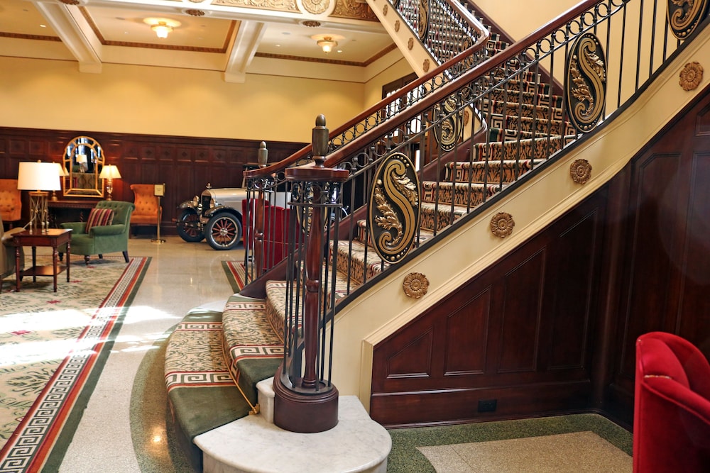 Big Spring Vacations - Hotel Settles - Property Image 4