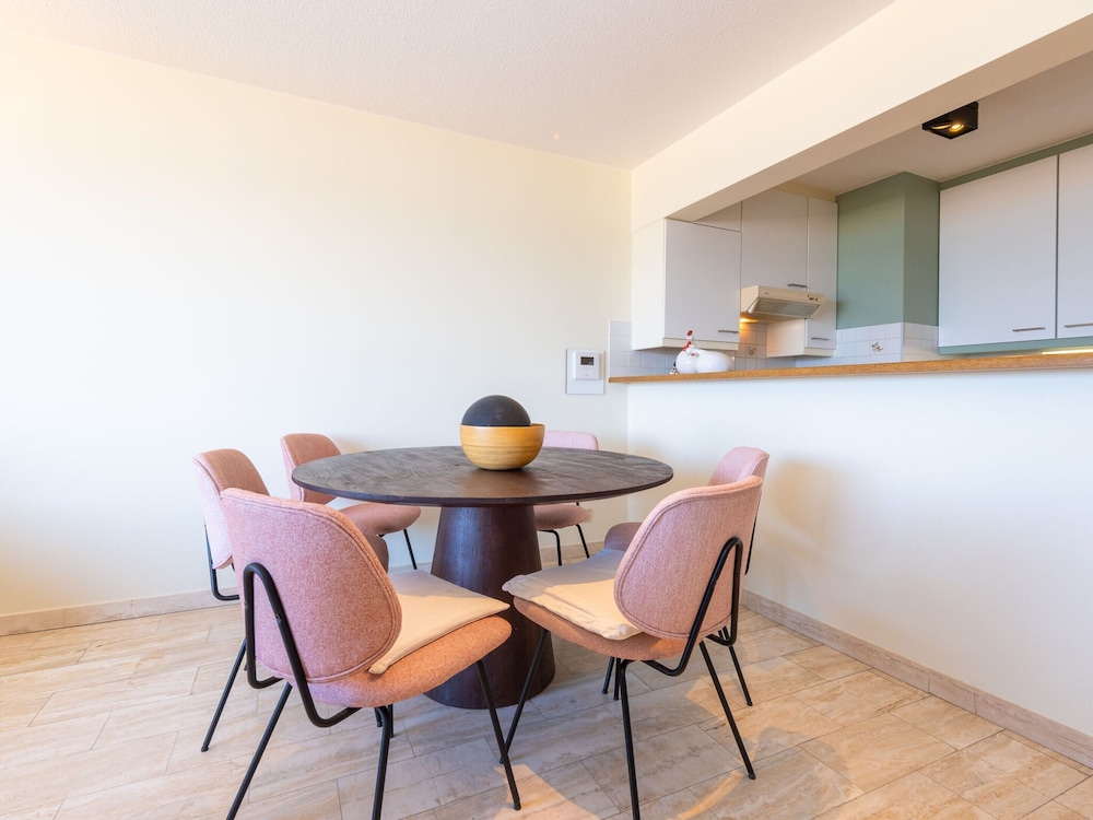 Apartment With Sunny Terrace and sea View