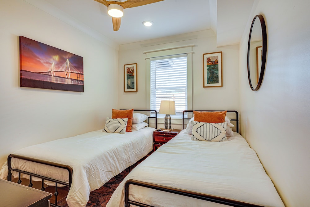 Dtwn Retreat w/ Game Room! Walk to Hampton Park