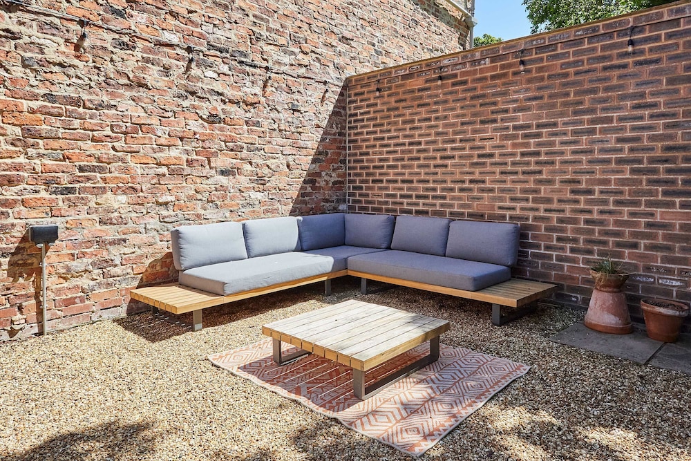 Host Stay Cringle Cottage