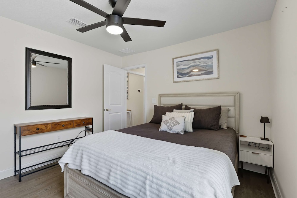 Modern 4BR Retreat Near Beach Heated Pool