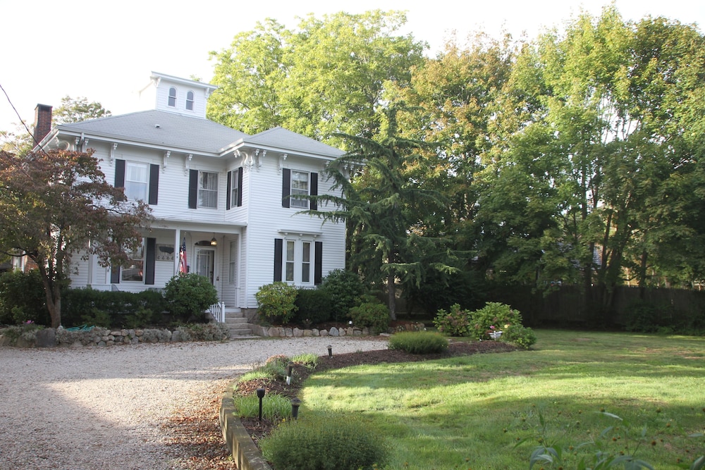 Captain Lawrence Inn