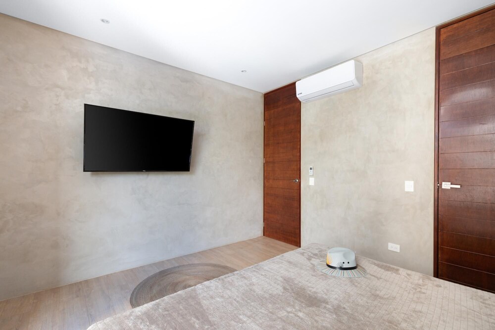 Modern 4BR Apartment La Veleta Rooftop Pool Amazing Amenities Incredible Jungle View view 4