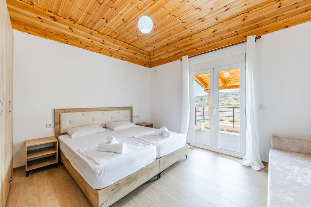 Hillside Apartment Gjirokast r 2
