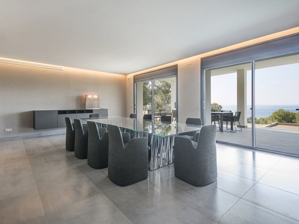 Luxurious Panoramic Spa Villa