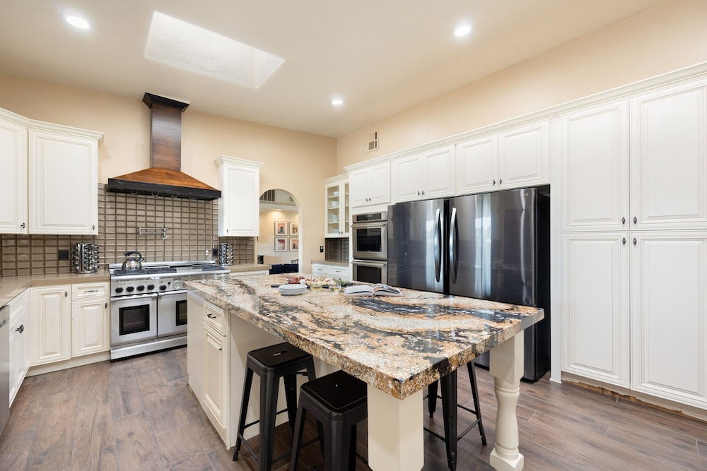 Starlight Estate by Avantstay 20 People Architectual Mansion w Pool Tennis Court Game Room