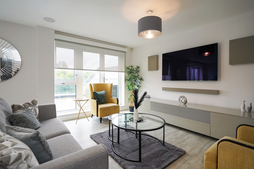 Serenity by the Water 3 bedroom London