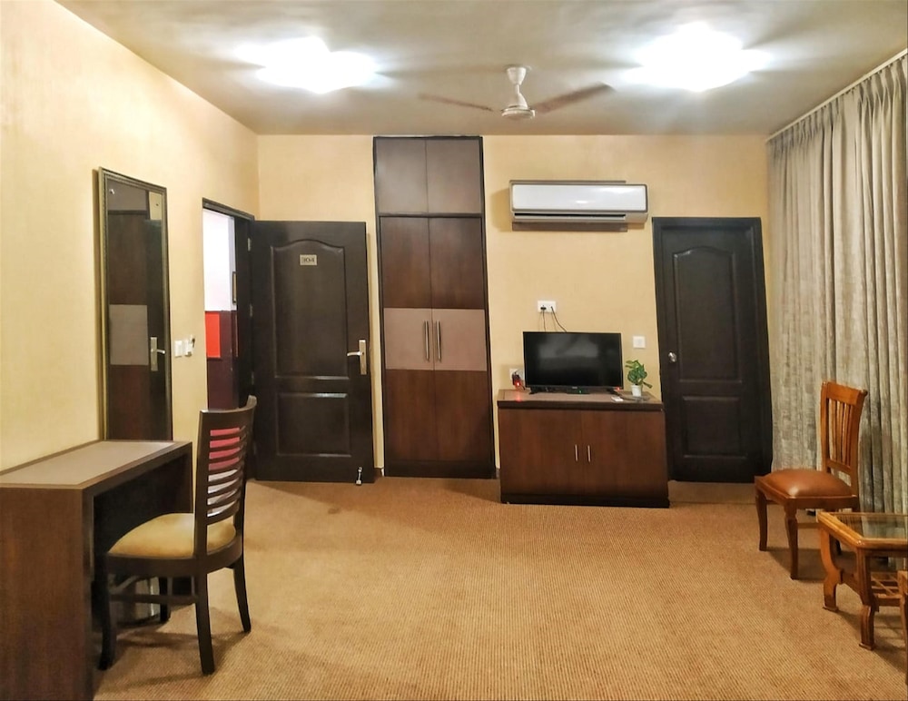 Noida Vacations - Mint Metropolitan Grand - Property Image 20